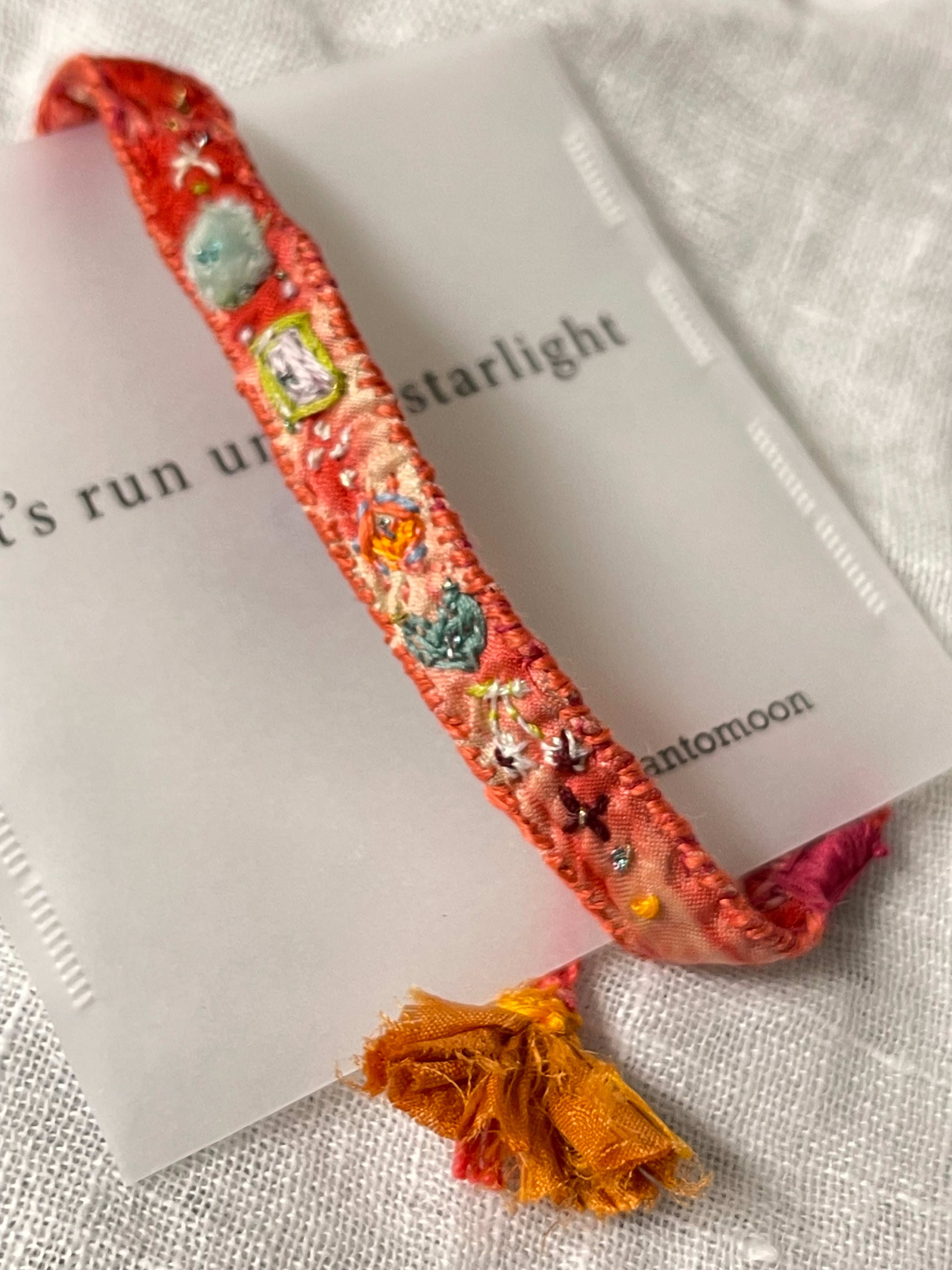 Brodert Armbånd - Faded Red - #22