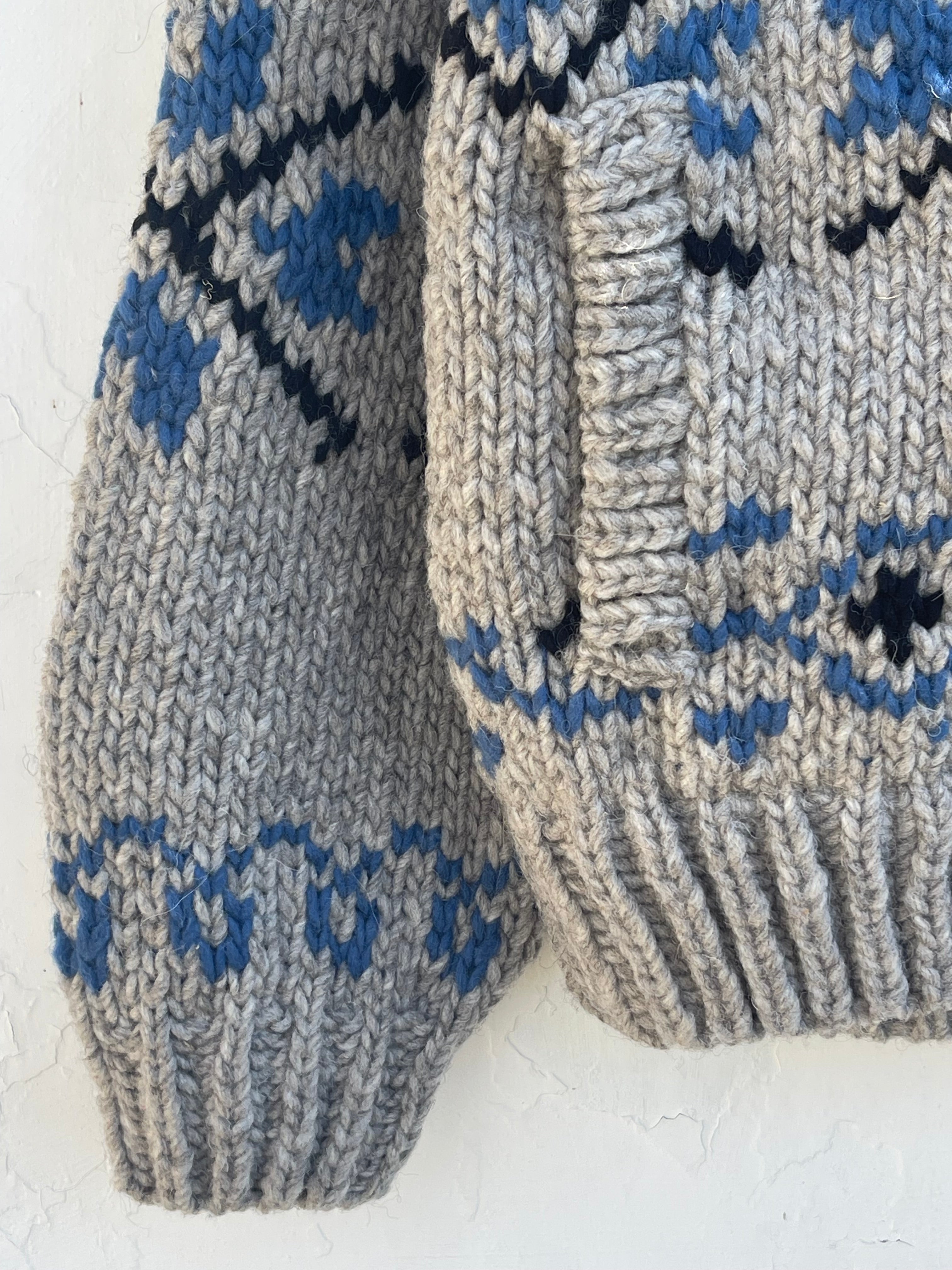 Håndstrikket jakke - Gray