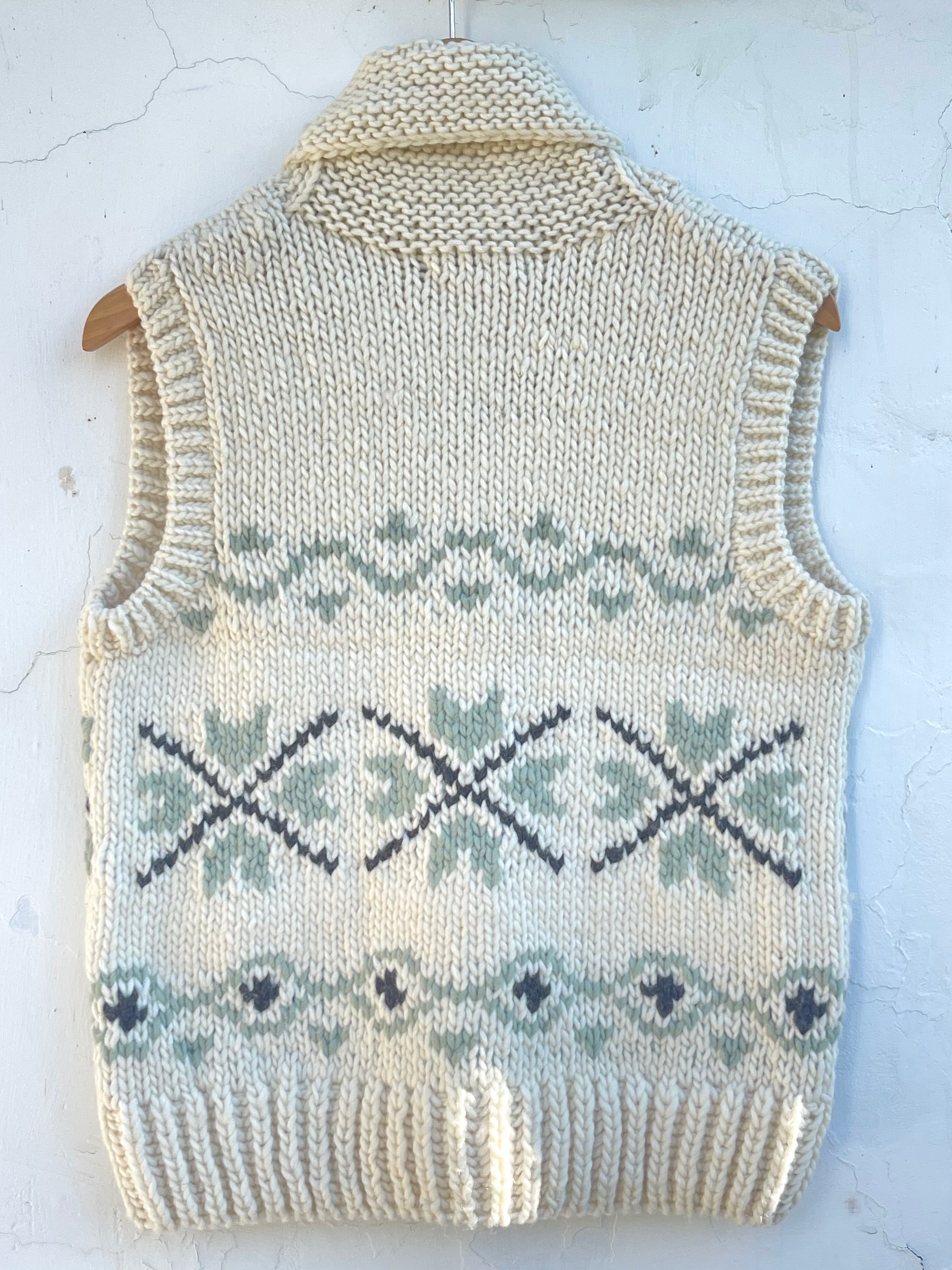 Håndstrikket vest - White