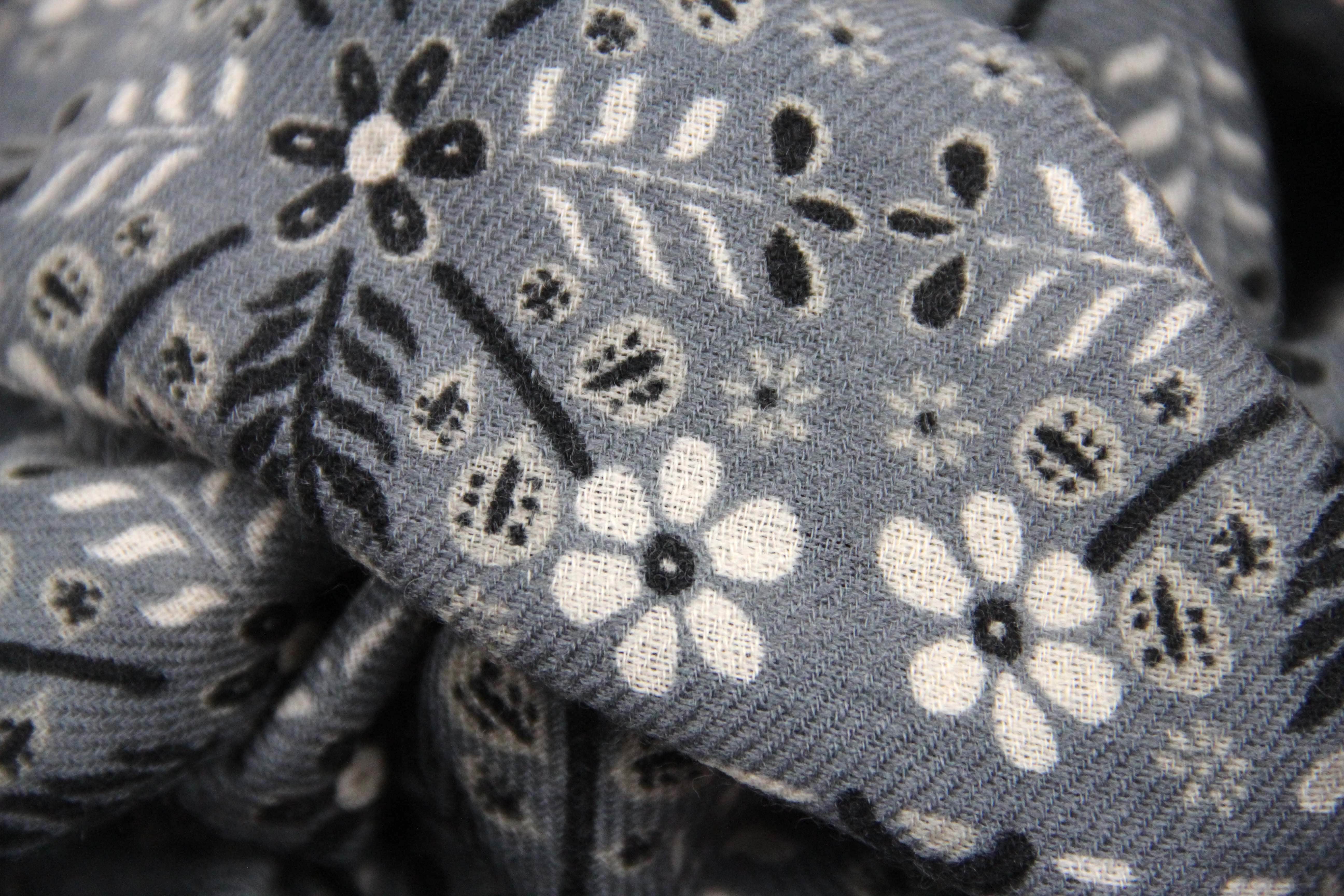 Lite Ullskjerf 100x100 - Agata - Grey